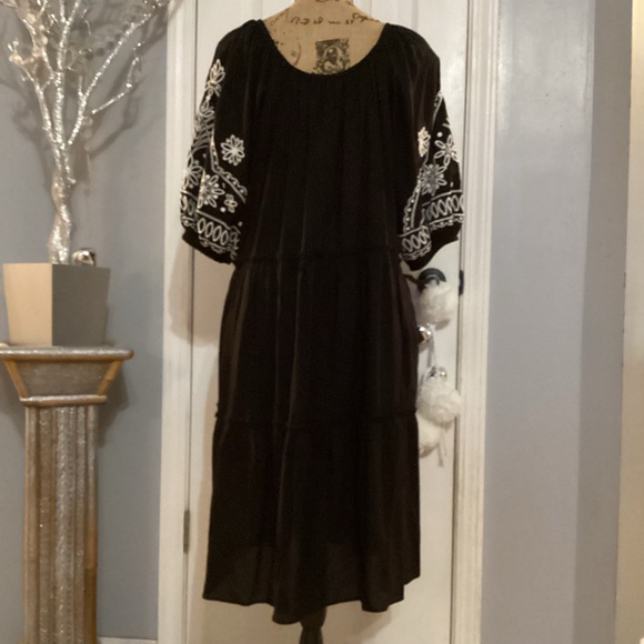 Karen Kane Embroidered Peasant Dress - Picture 4 of 6